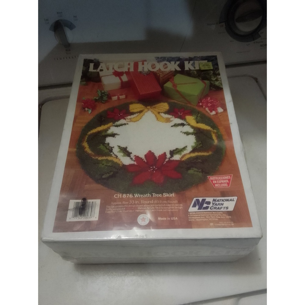 VTG Made In The U.S.A Latch Hook Kit CH 876 Wreath Tree Skirt  App 33" Round